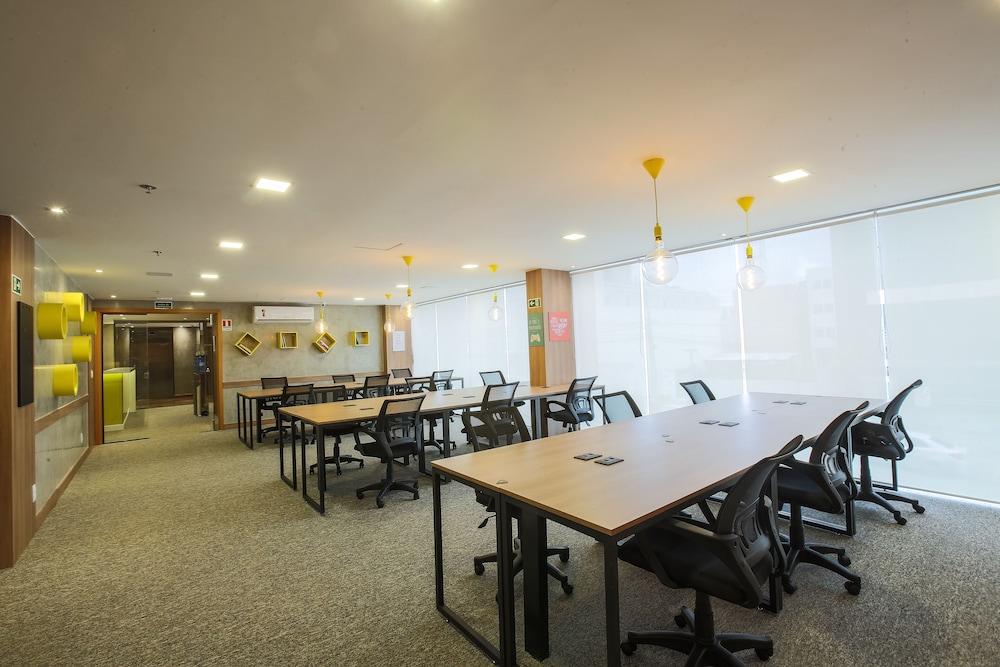 I5 Play Hotel Aguas Claras Extérieur photo